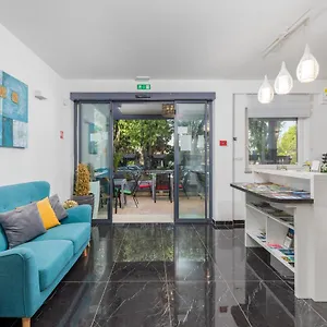 https://colosseum-buissenes-luxury-hotel.pula-hotels.org