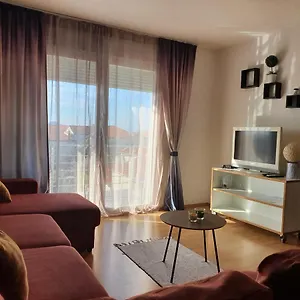 cozy-two-bedroom-apartment.hotelinzadar.com/