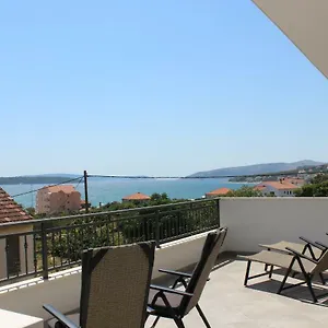 apartment-luce-trogir.hotels-in-trogir.com/